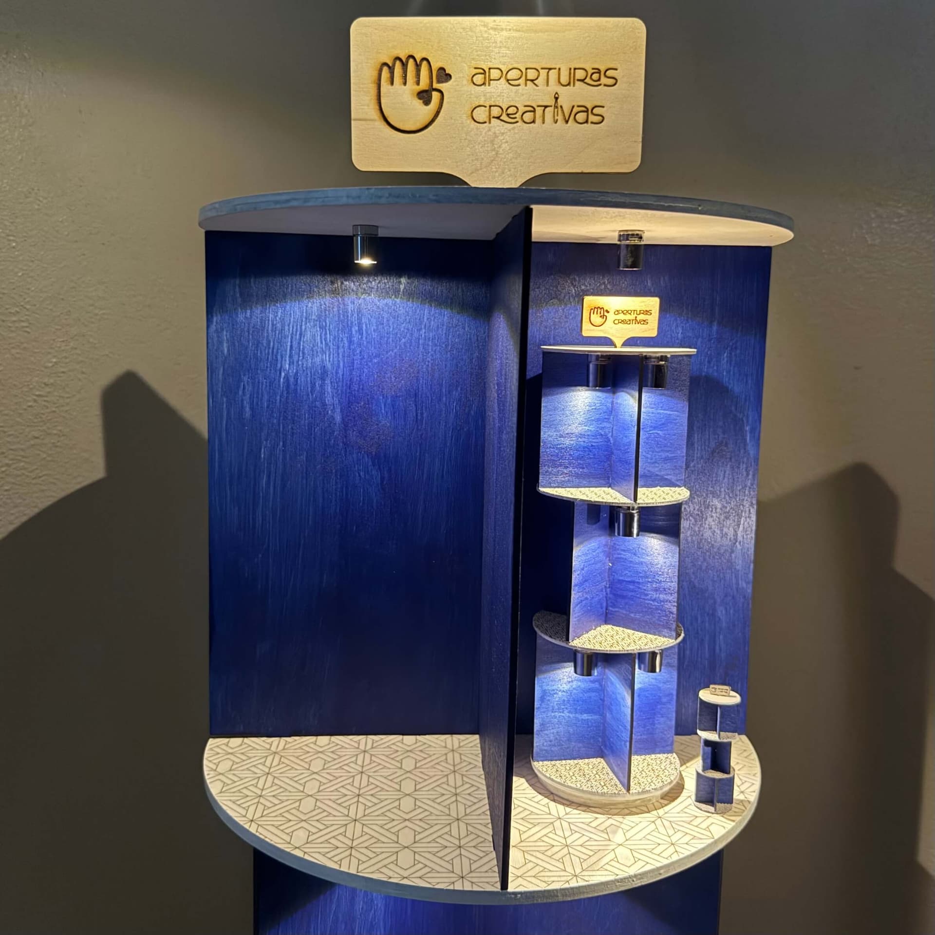 M-Itinerant Art Gallery Close-up